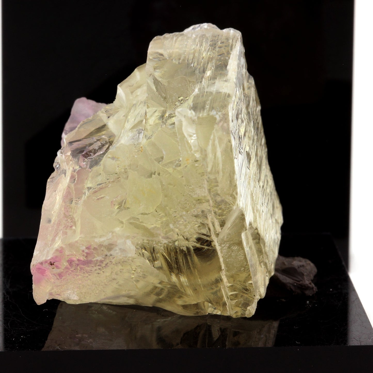 Kunzite. 340.6 carats. Konar Province, Afghanistan