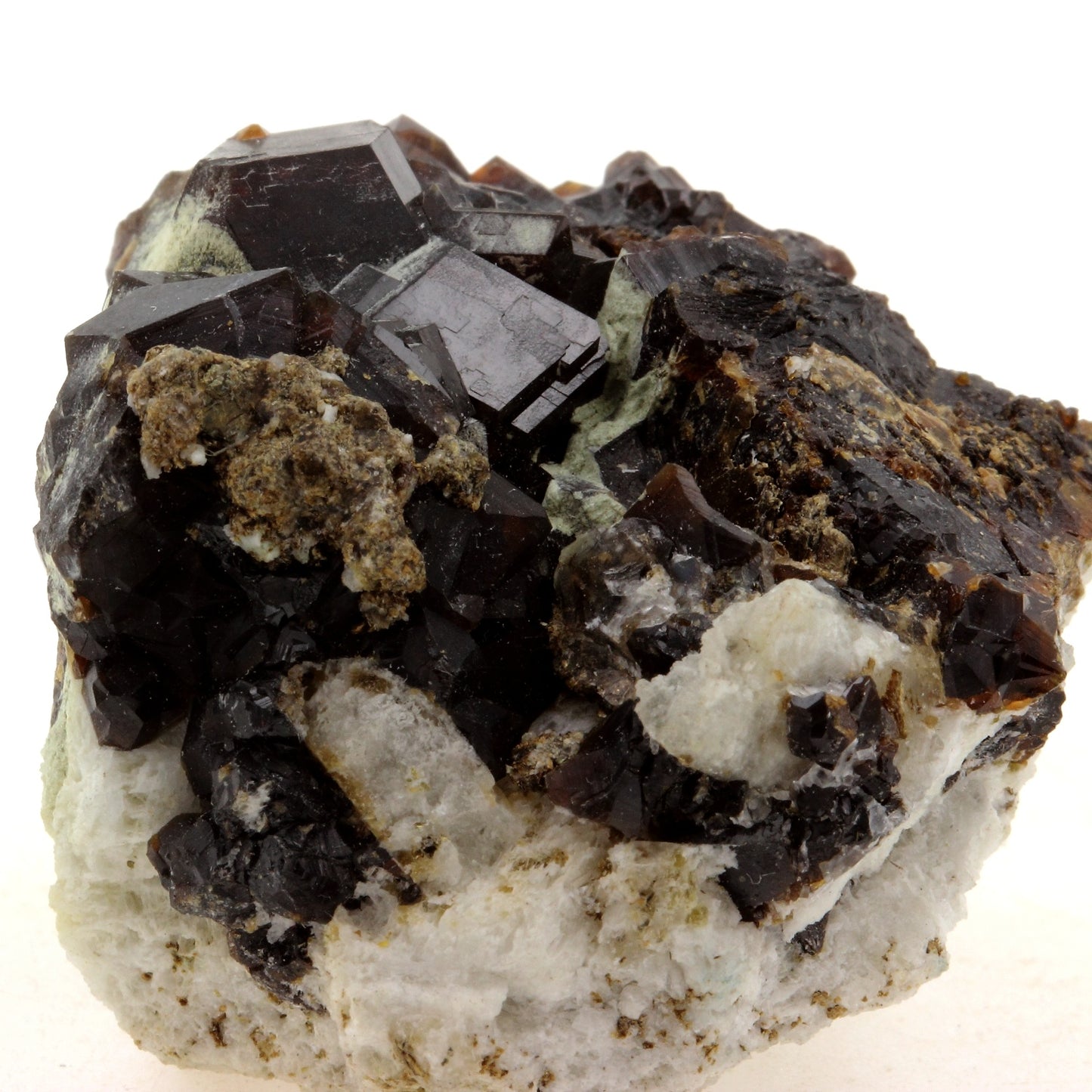 Grenat. 243.1 carats. Balochistan, Pakistan