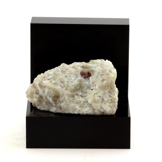 Grenat. 33.66 carats. Marmora, Ontario, Canada