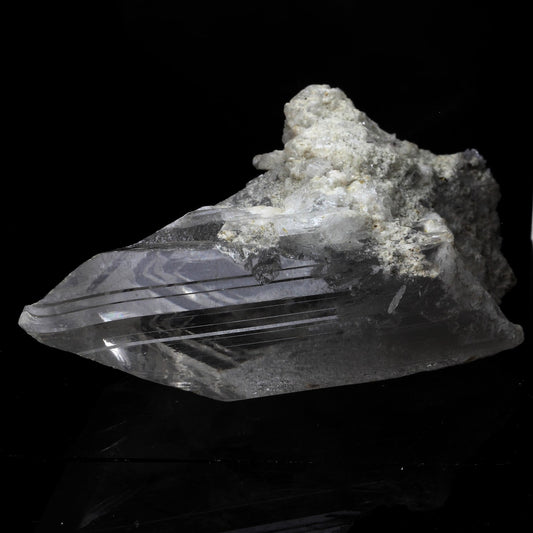 Gypse. 504.2 carats. Gypsum Quarry, Arignac, France