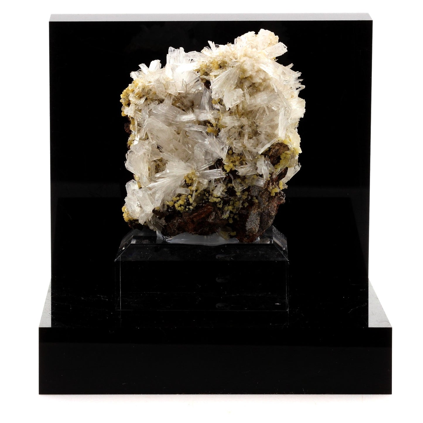 Hemimorphite + Mimetite. 1030.0 carats. Ojuela Mine, Durango, Mexique