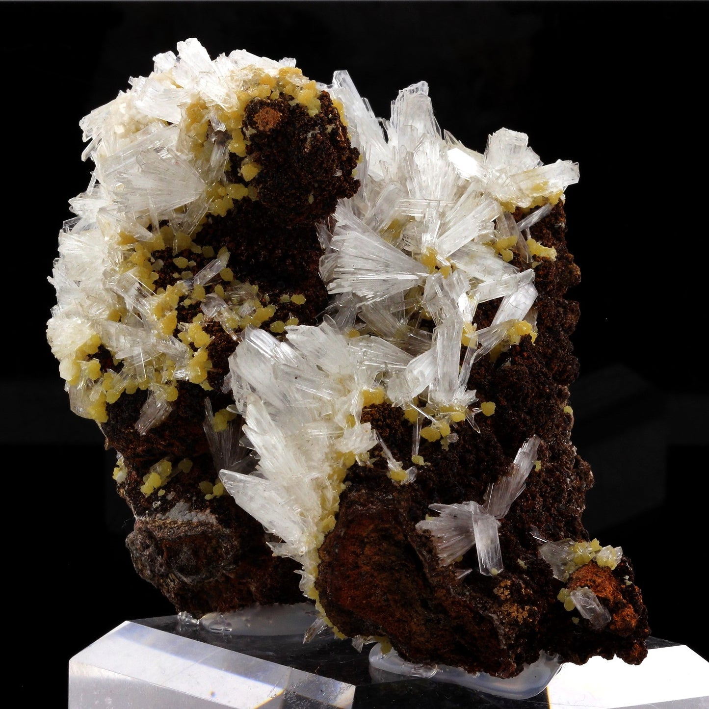 Hemimorphite + Mimetite. 1030.0 carats. Ojuela Mine, Durango, Mexique