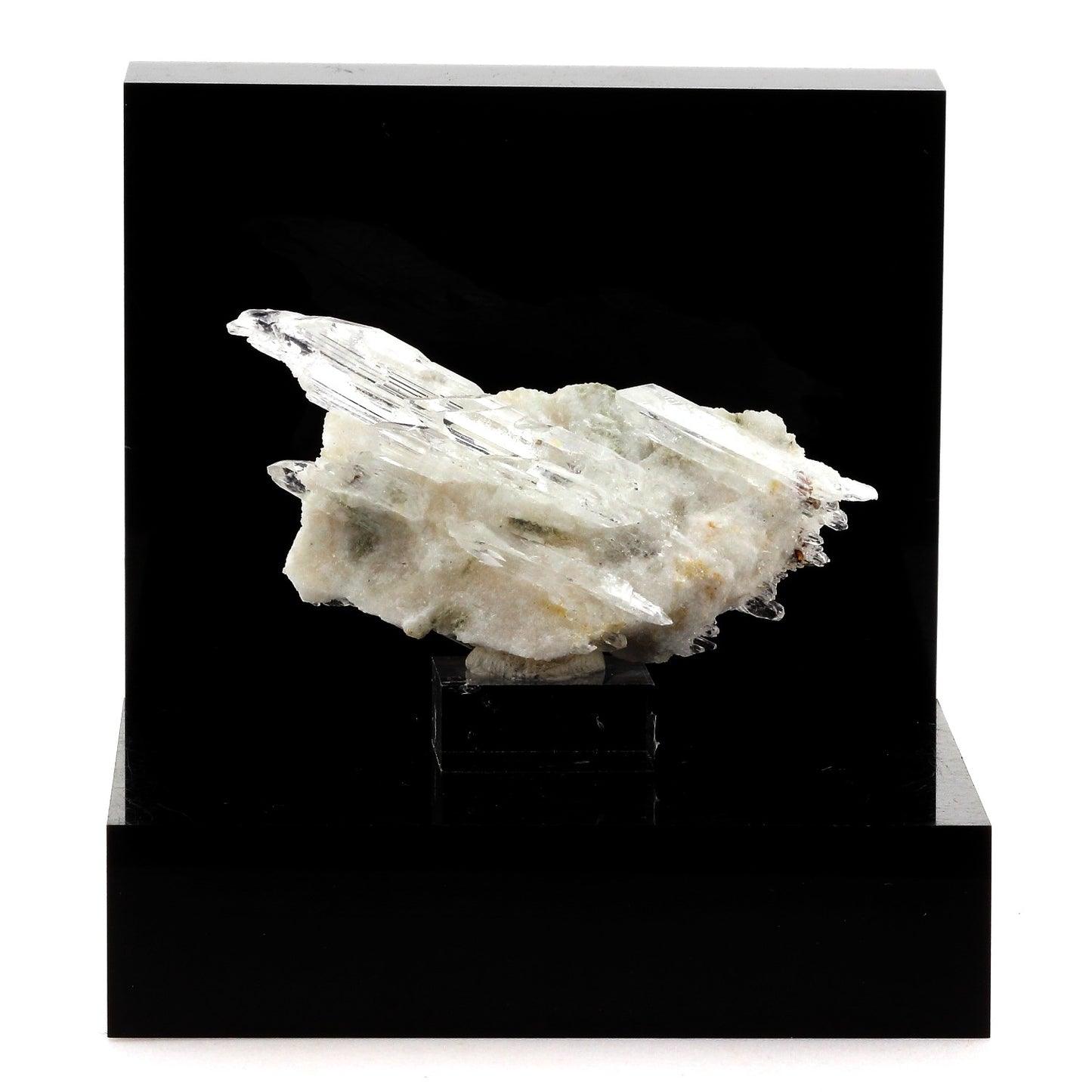 Gypse. 113.3 carats. Gypsum Quarry, Arignac, France