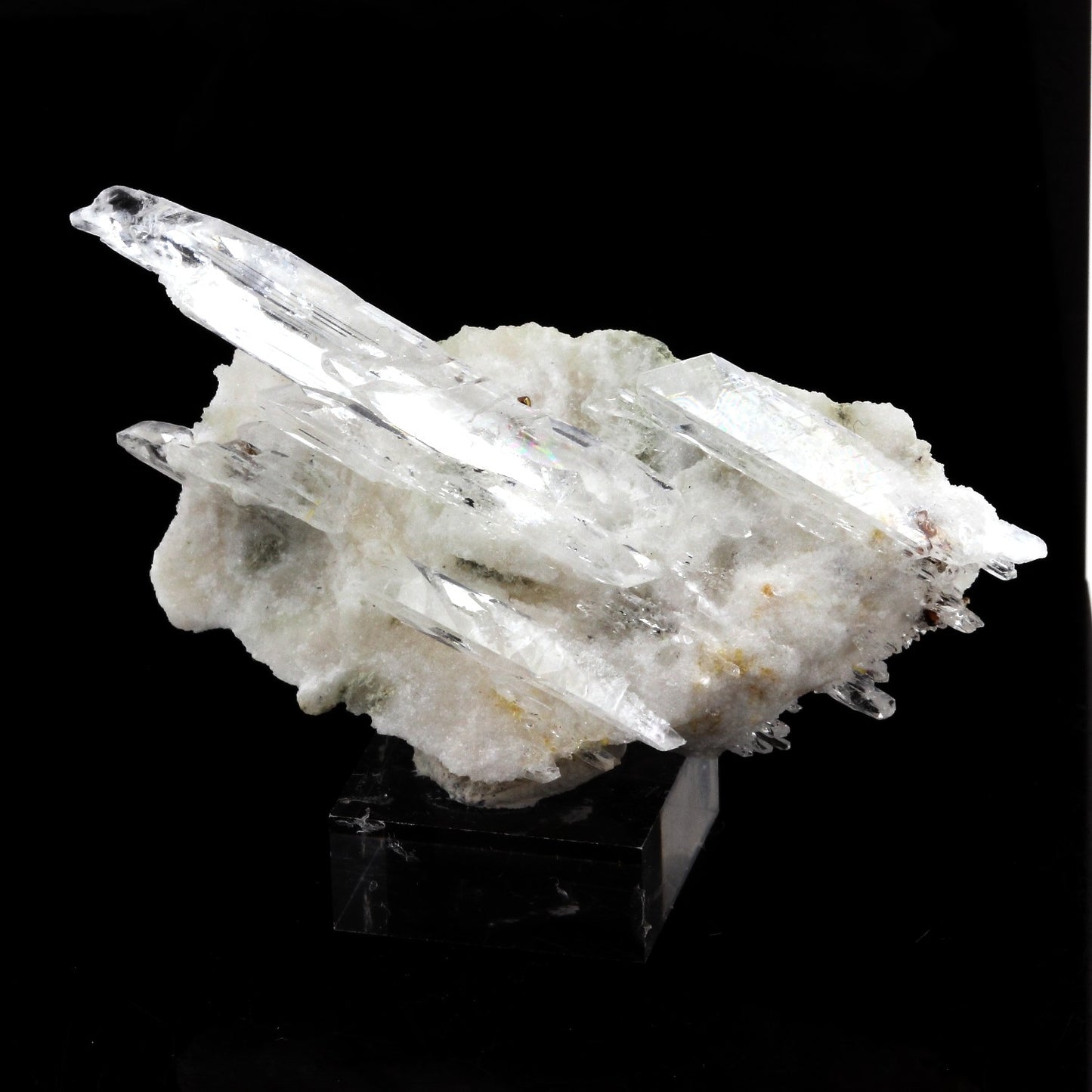 Gypse. 113.3 carats. Gypsum Quarry, Arignac, France