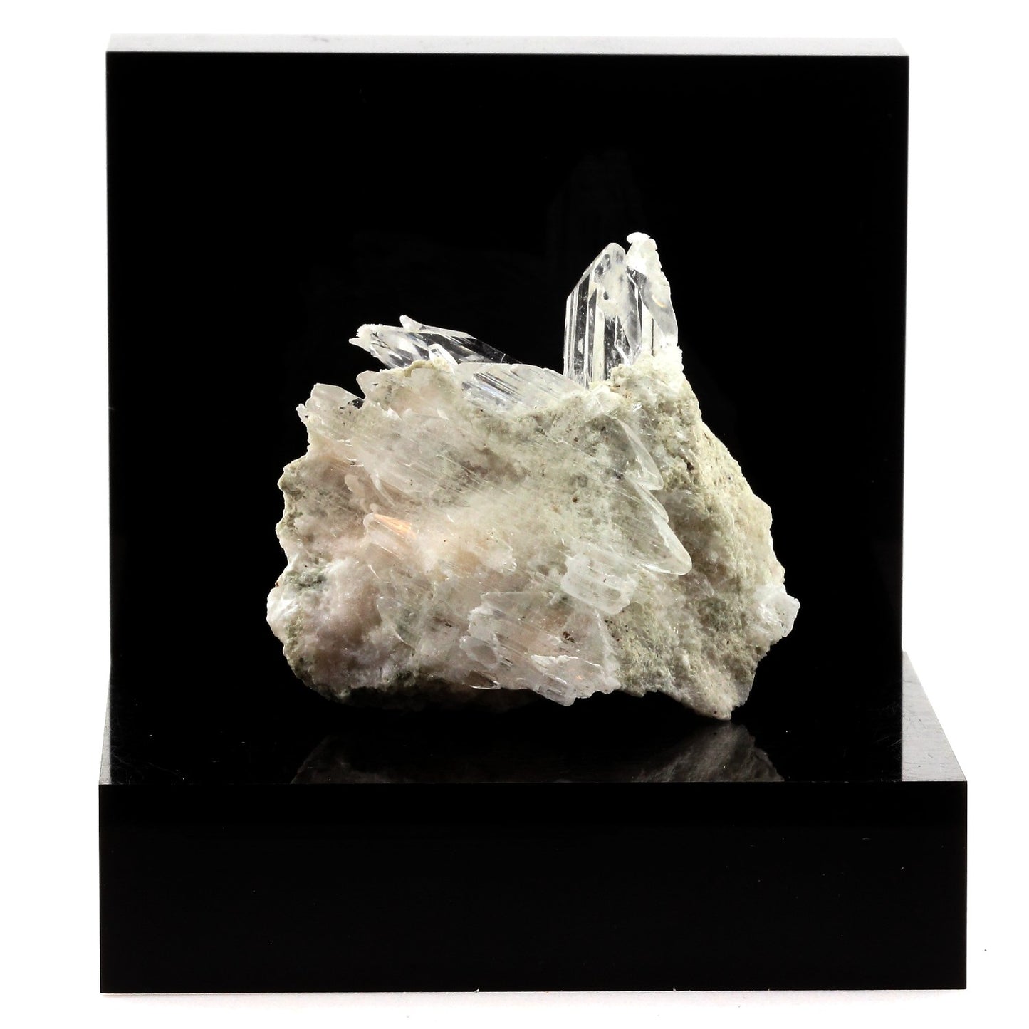 Gypse. 321.8 carats. Gypsum Quarry, Arignac, France