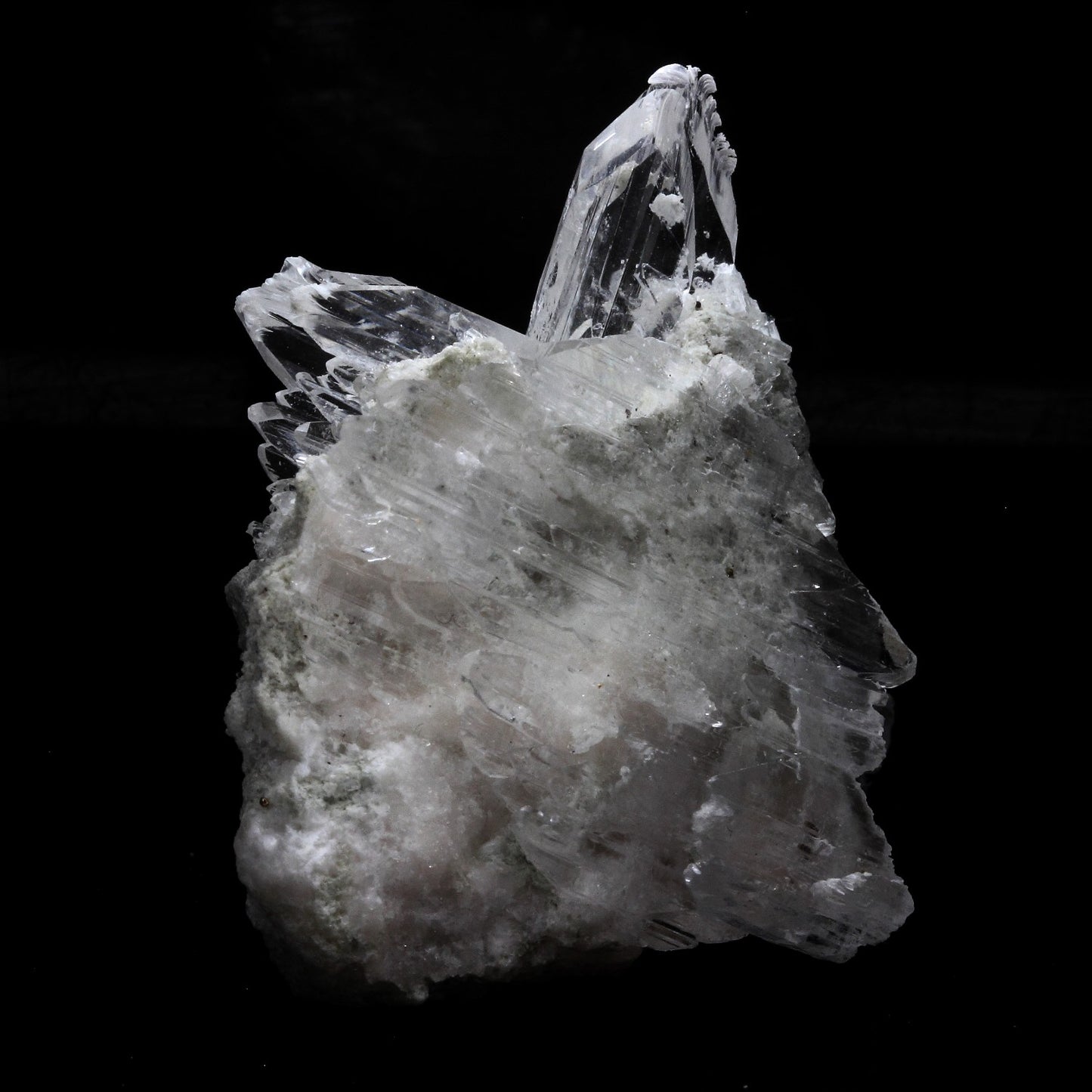 Gypse. 321.8 carats. Gypsum Quarry, Arignac, France