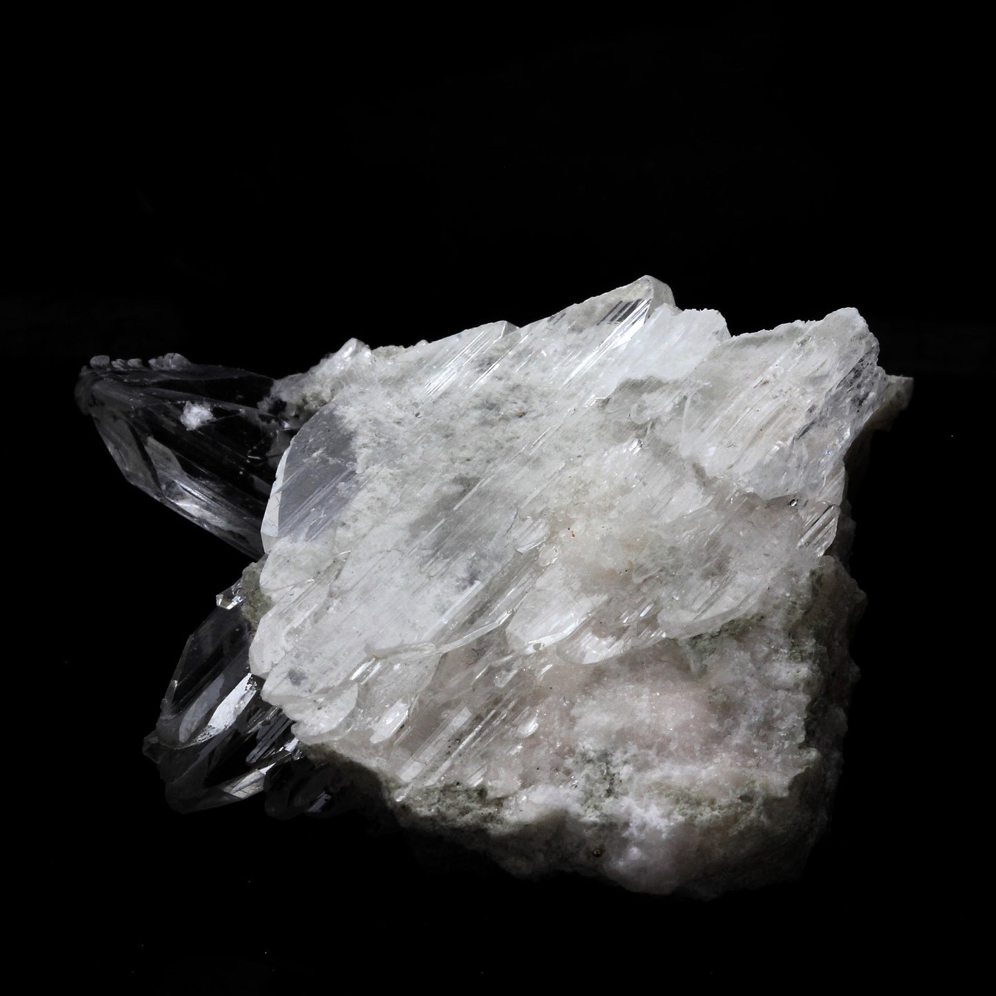 Gypse. 321.8 carats. Gypsum Quarry, Arignac, France