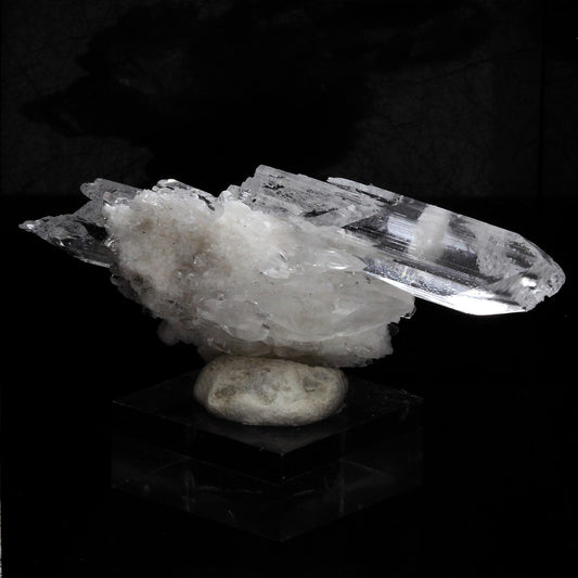 Gypse. 33.7 carats. Gypsum Quarry, Arignac, France