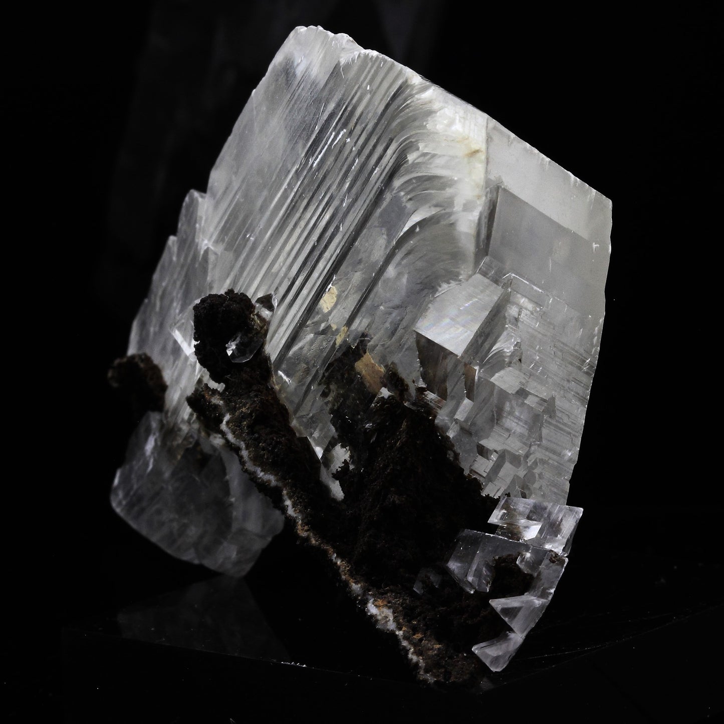 Gypse. 770.5 carats. Pinos Altos Mine, New Mexico, USA