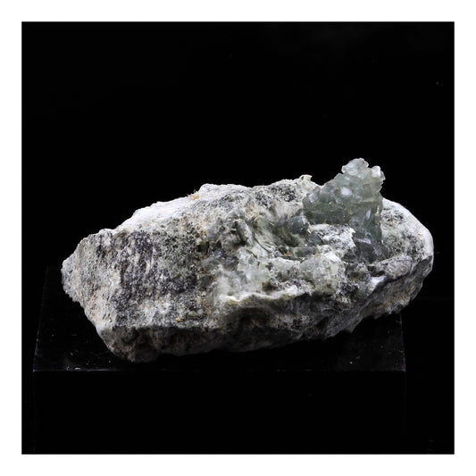 Prehnite. 324.0 carats. La Combe de la Selle, Bourg d'Oisans, France