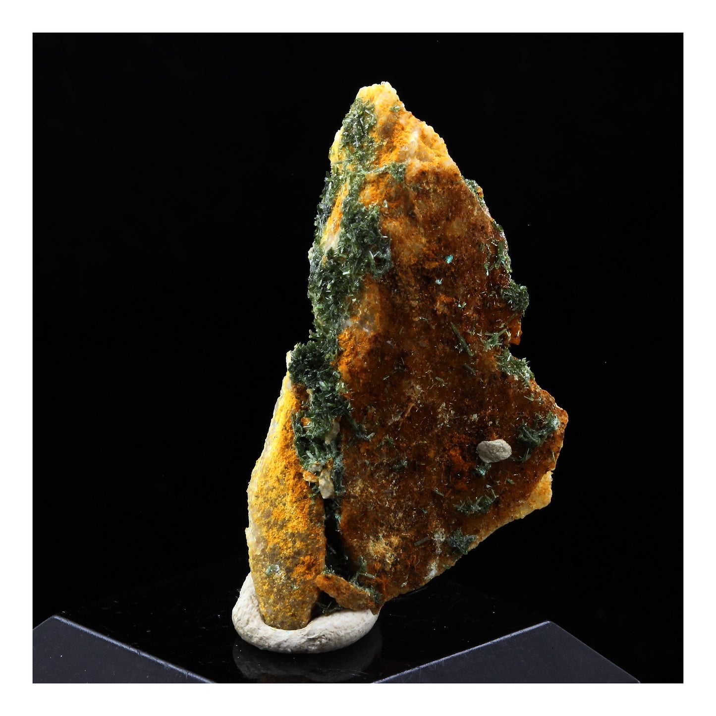 Olivenite. 23.0 carats, Cap Garonne, Le Pradet, Var, France