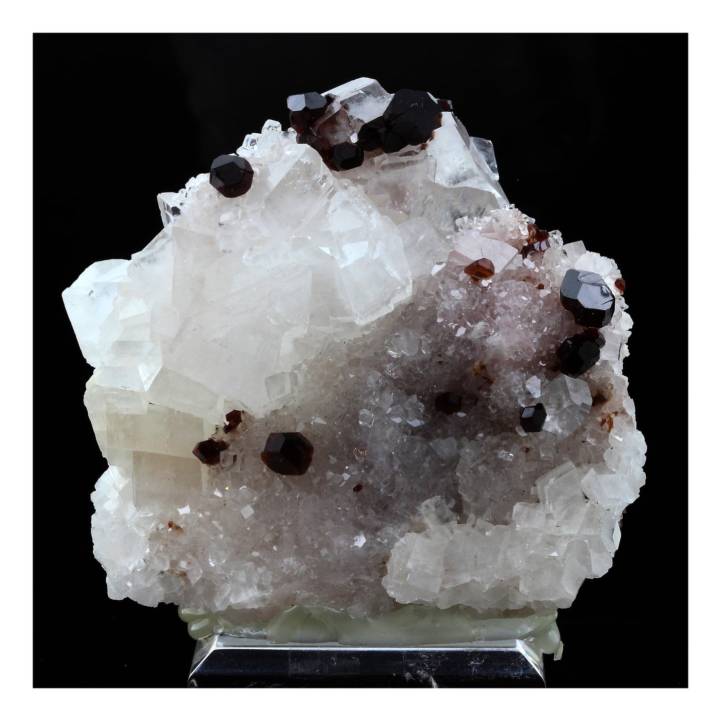 Uvite, Magnesite. 1127.0 carats. Brumado, Bahia, Brésil