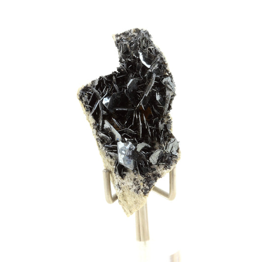 Hematite. 74.0 carats. Massif des Grandes Rousses, Oisans, France