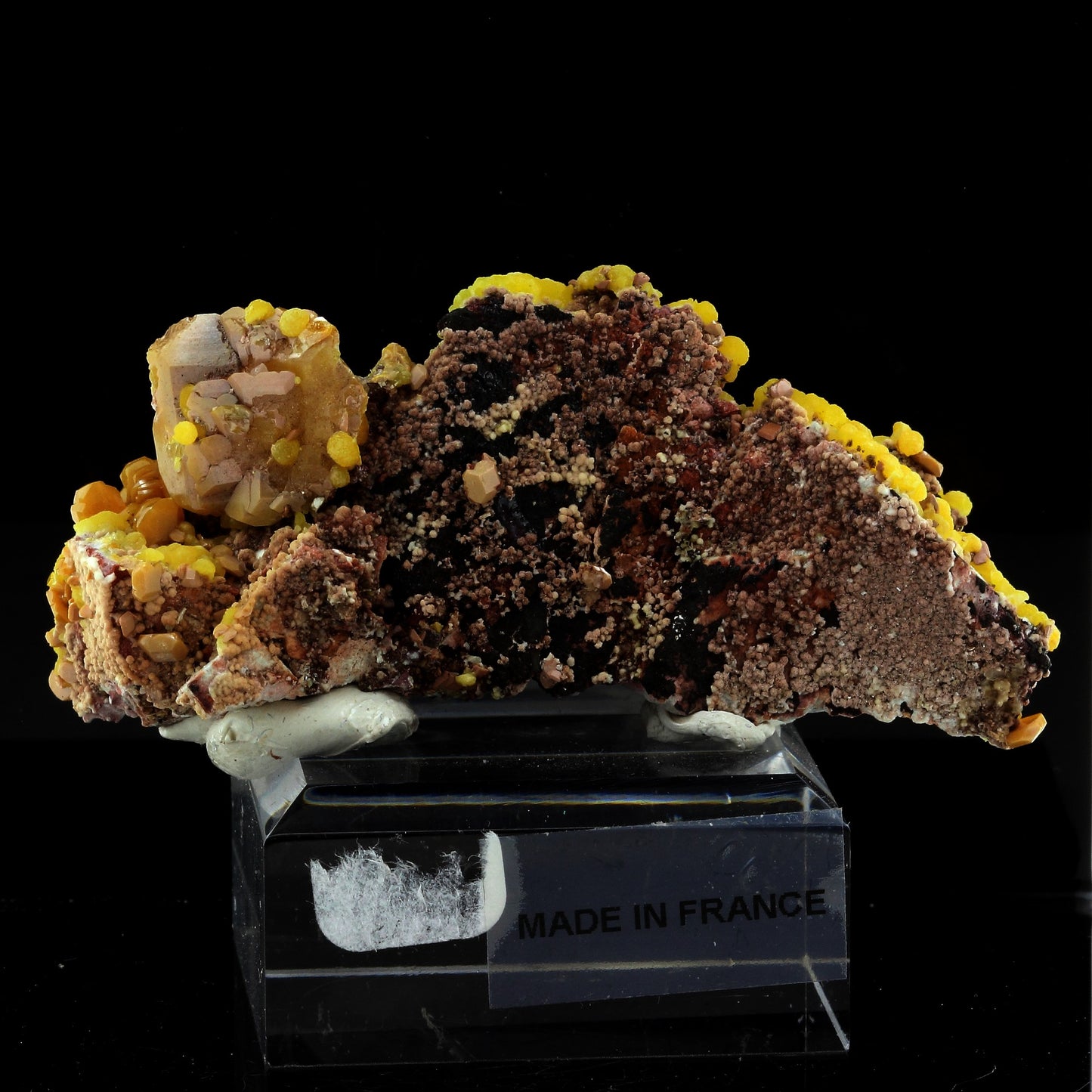 Wulfenite + Mimetite. 485.5 carats. La Morita Mine, Chihuahua, Mexique