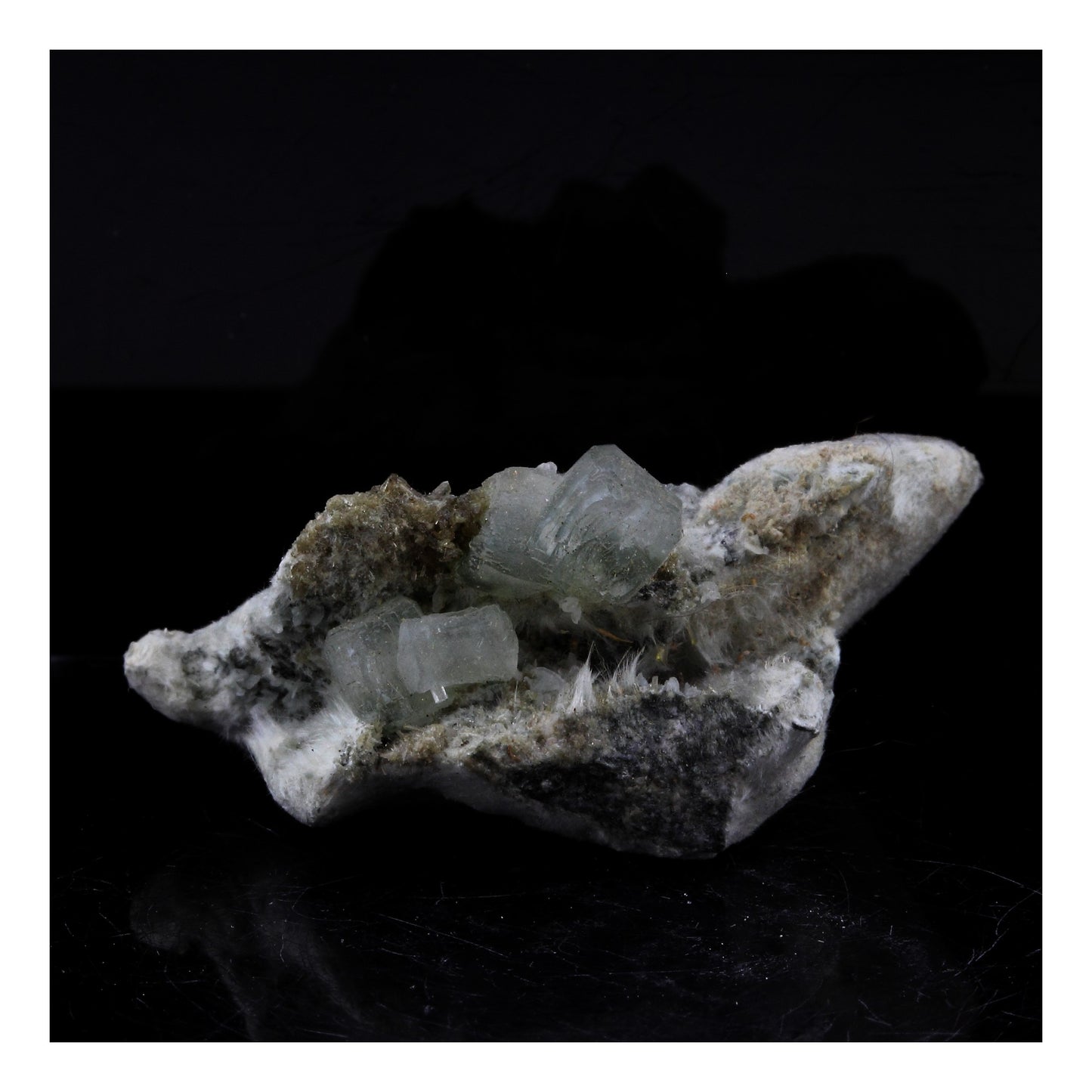 Prehnite. 51.0 carats. Saint Christophe en Oisans, Isere, France