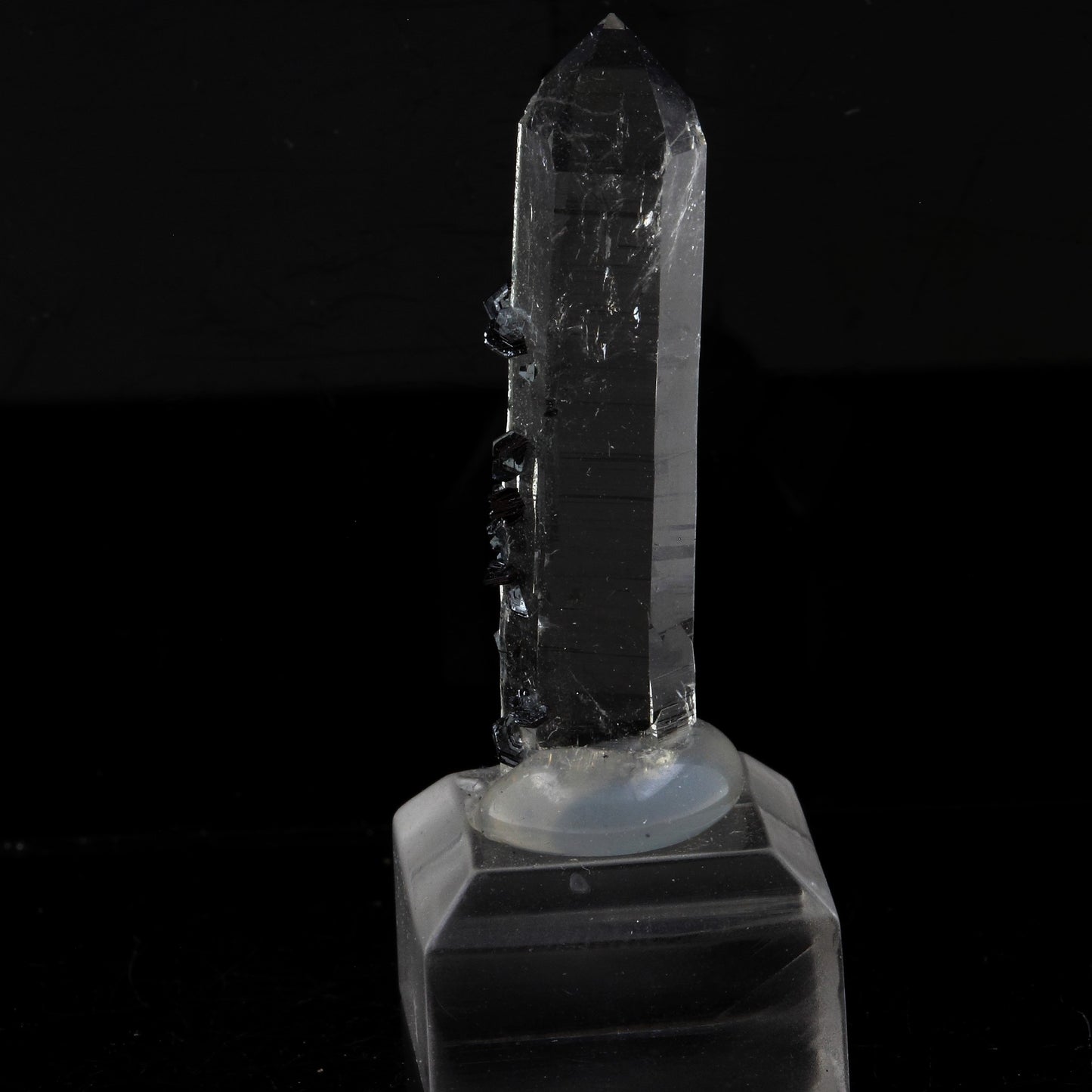 Quartz + Hematite. 24.0 carats. Les Deux Alpes, Isère, France