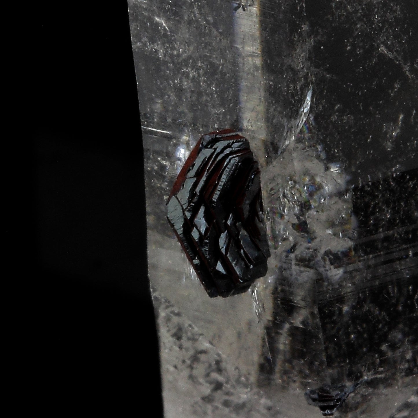 Quartz + Hematite. 85.0 carats. Les Deux Alpes, Isère, France