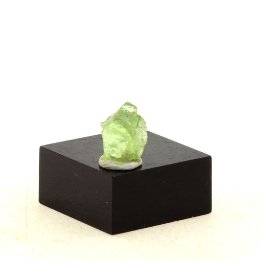 Péridot. 2.25 carats. Almklovdalen, Vanylven, Norvège