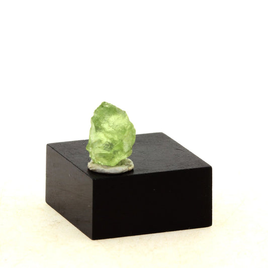 Péridot. 2.43 carats. Almklovdalen, Vanylven, Norvège