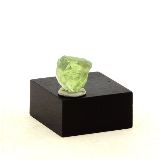 Péridot. 2.96 carats. Almklovdalen, Vanylven, Norvège