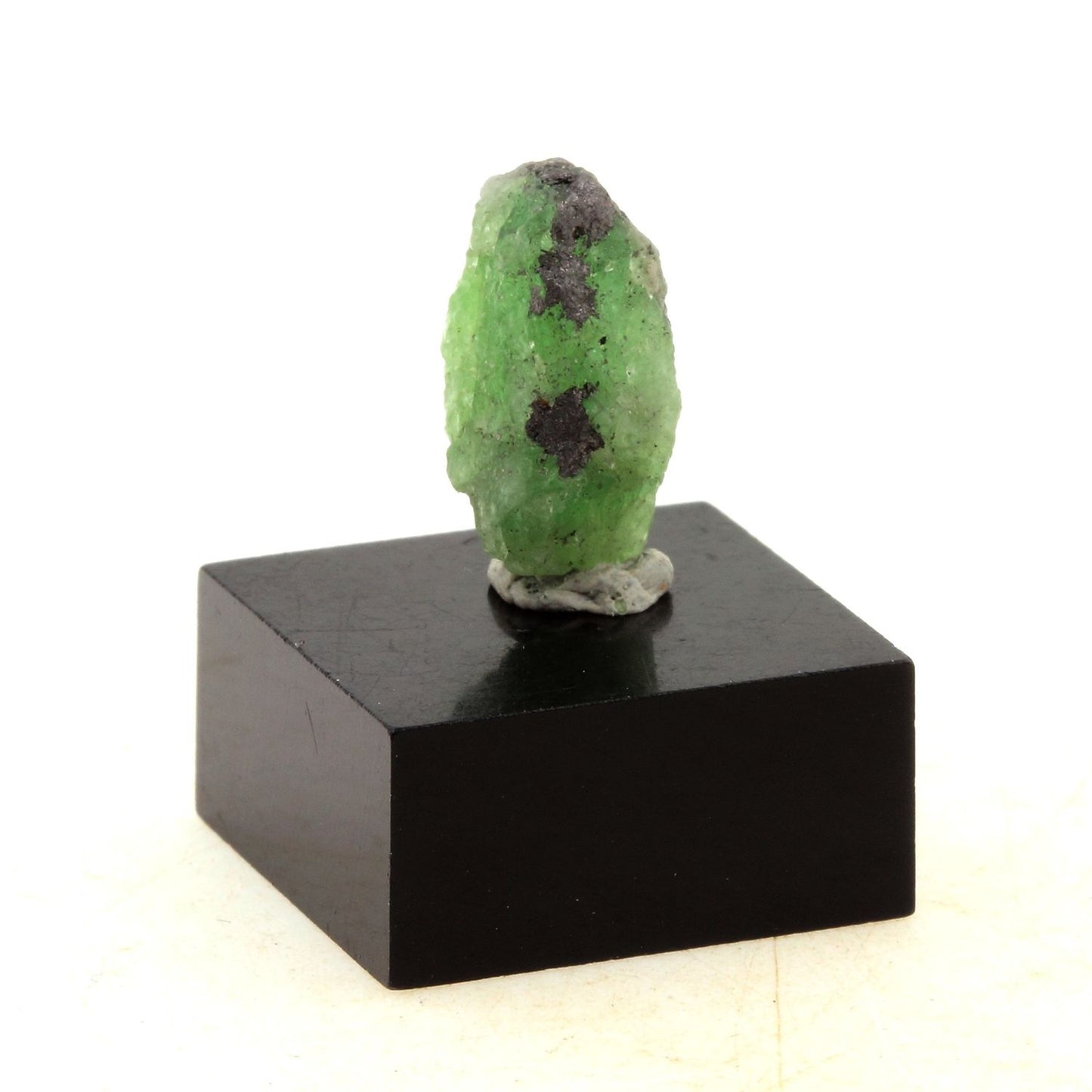 Grenat Tsavorite. 7.6 carats. Manyara Region, Tanzanie