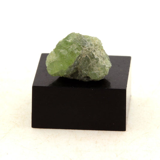 Péridot. 8.87 carats. Almklovdalen, Vanylven, Norvège