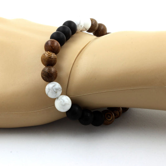 Howlite + Onyx noir mat + bois. Bracelet en Perles naturelles