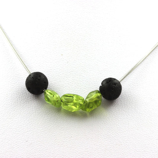 Collier perles Lave 8 mm + Péridot de Myanmar (Birmanie)