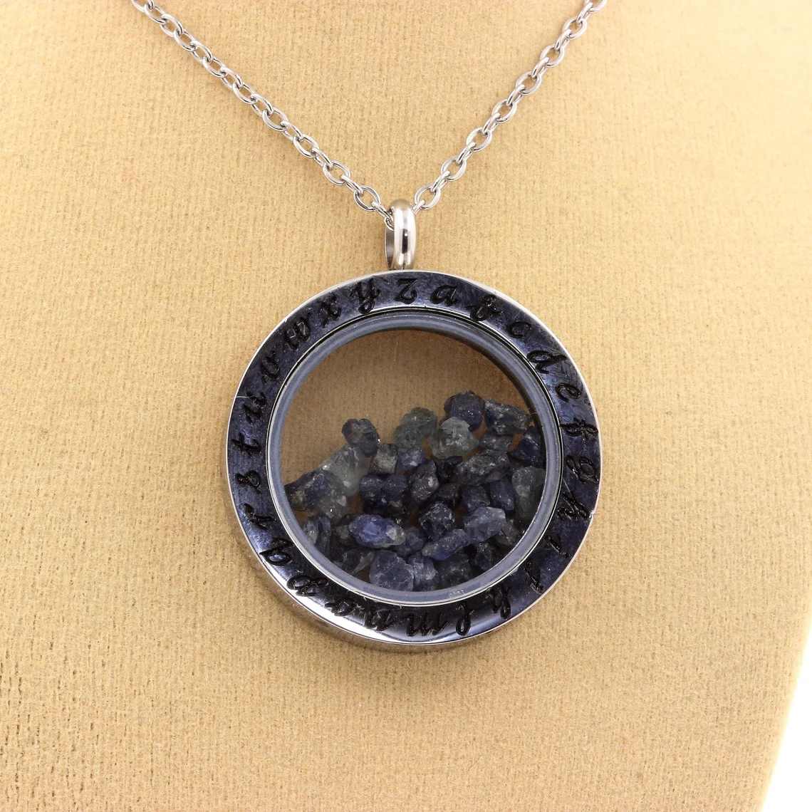 Collier Saphir brut modèle Alphabet