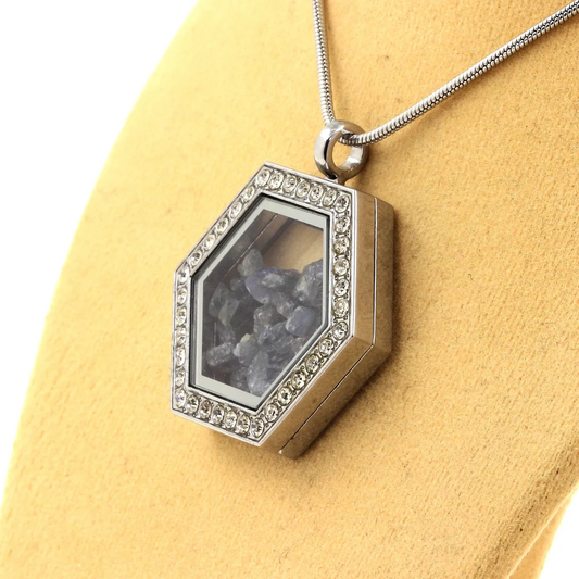 Collier Saphir brut modèle Hexagone