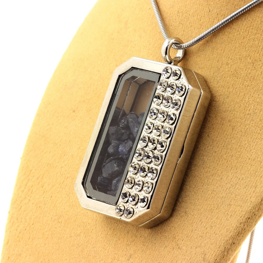 Collier Saphir brut modèle demi-rectangle