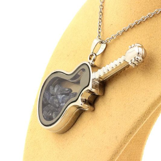 Collier Saphir brut modèle guitare