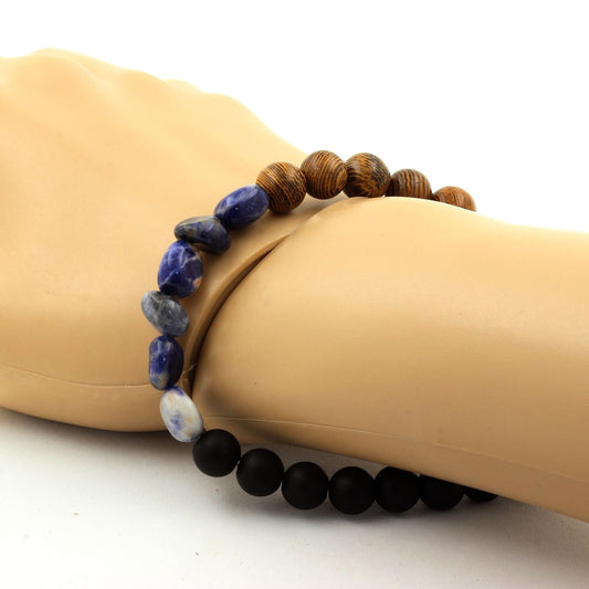 Sodalite du Brésil + Perles Onyx noir mat + bois. Bracelet en Perles naturelles