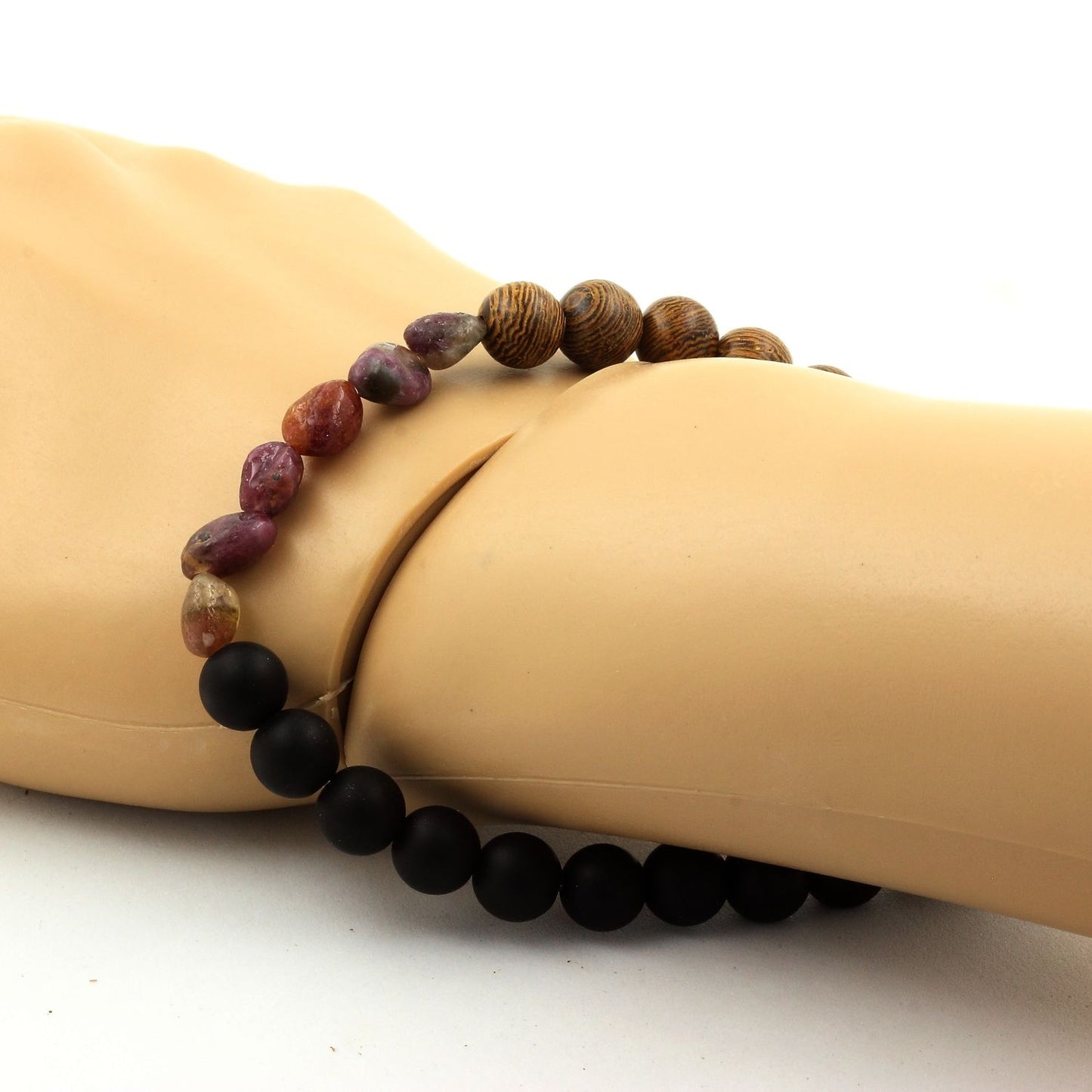 Tourmaline Rubellite du Brésil + Perles Onyx noir mat + bois. Bracelet en Perles naturelles