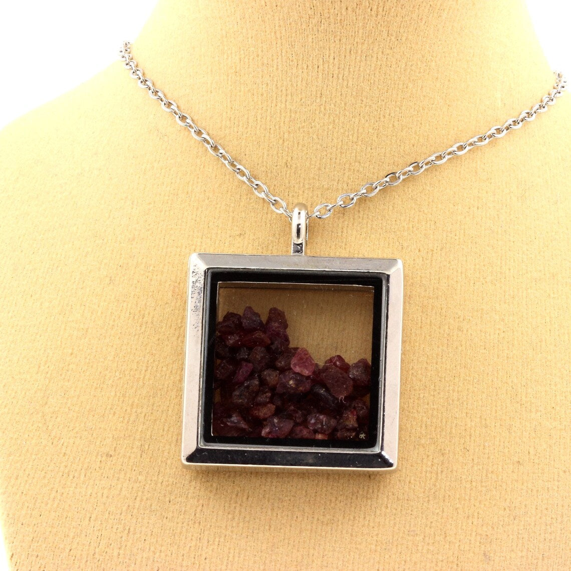 Collier Rubis naturels modèle carré