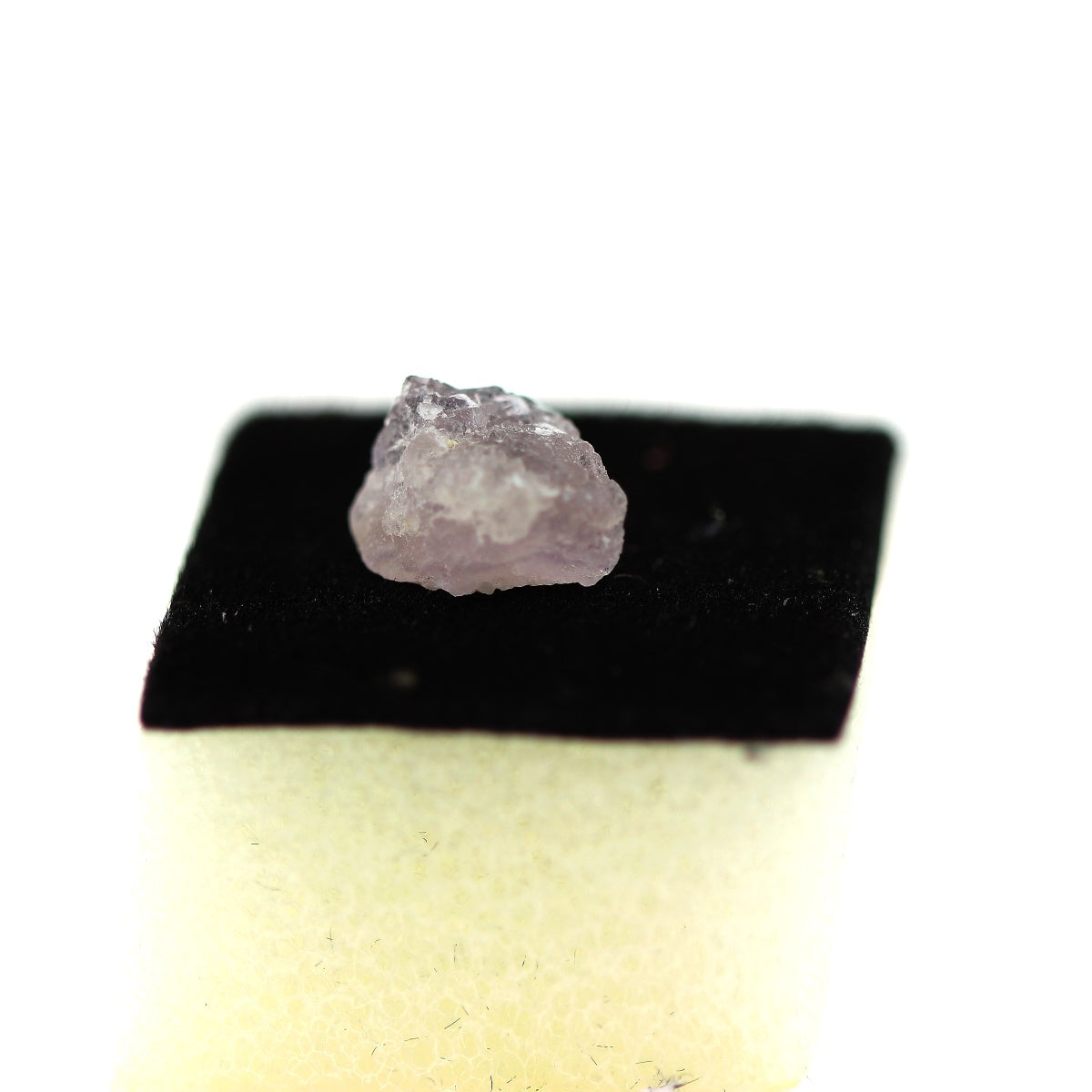 Fluorite. 2.2 carats. Birmanie