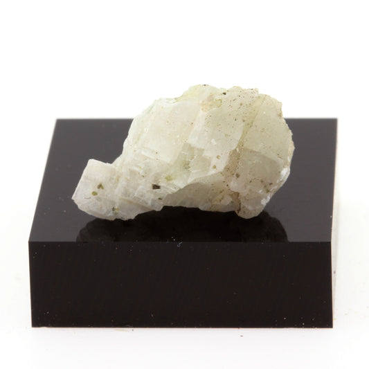 Calcite. 20.2 carats. Ottawa, Ontario, Canada