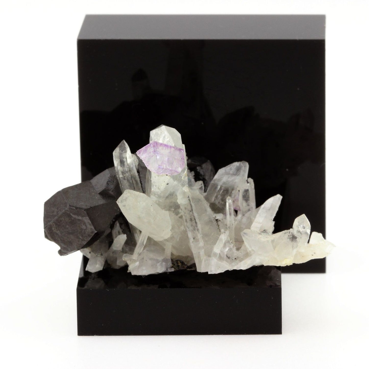 Wolframite +Quartz + Fluorite. 296.8 carats. Yaogangxian, Hunan Province, Chine