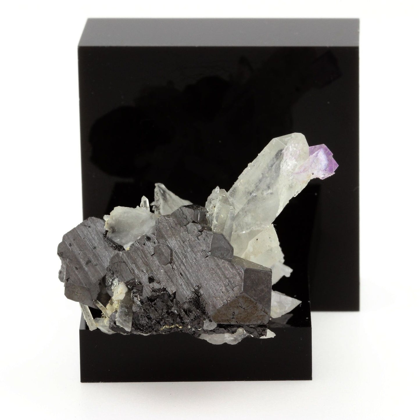 Wolframite +Quartz + Fluorite. 296.8 carats. Yaogangxian, Hunan Province, Chine