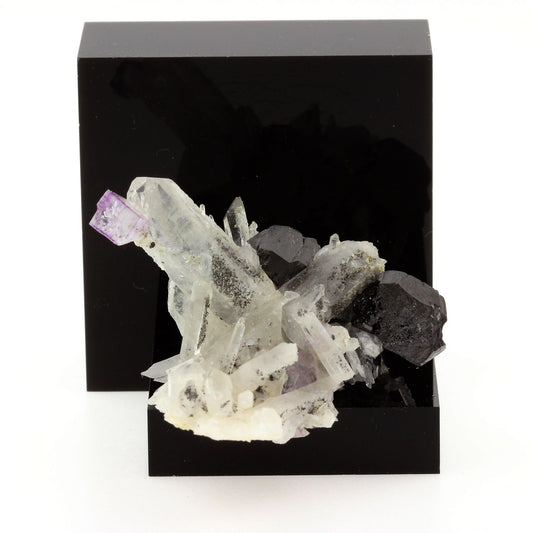 Wolframite +Quartz + Fluorite. 296.8 carats. Yaogangxian, Hunan Province, Chine