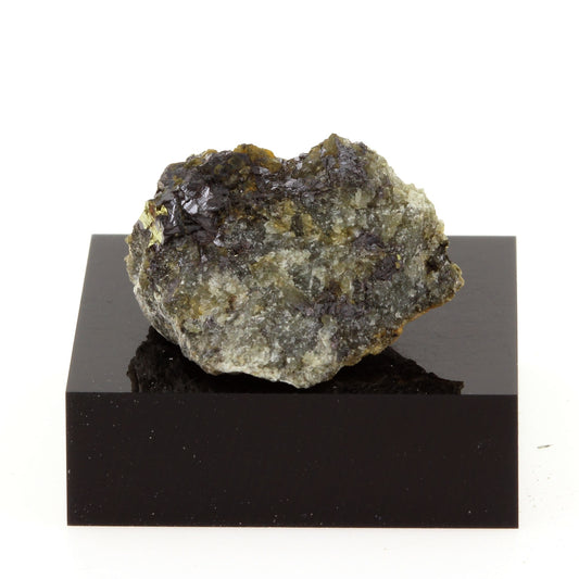 Dannemorite. 23.2 carats. Montauban, Québec, Canada