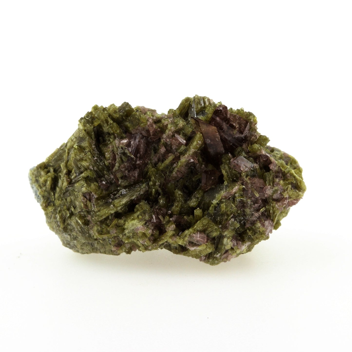 Axinite. 100.1 carats. La Morte, Massif du Taillefer, Oisans, Isère, France