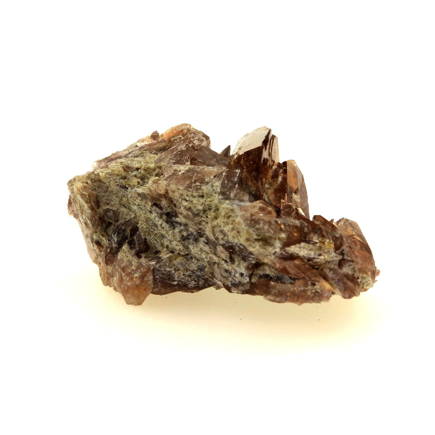 Axinite. 11.8 carats. La Balme d'Auris, Bourg d'Oisans, Isère, France