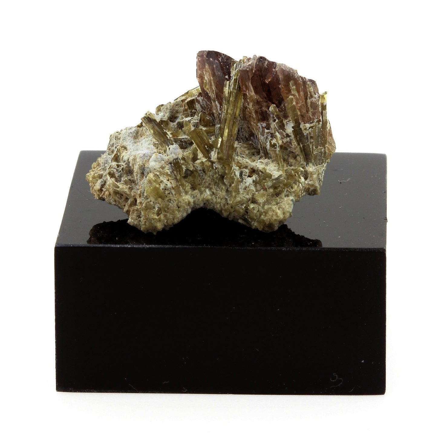 Axinite. 47.0 carats. La Balme d'Auris, Bourg d'Oisans, Isère, France