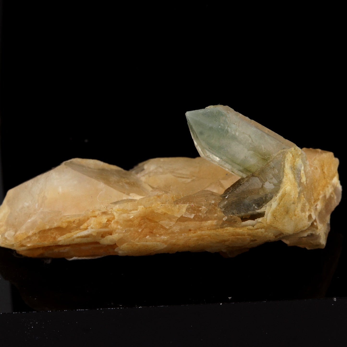 Quartz Calcite. 67.9 carats. Bor Pit, Dal'negorsk, Far-Eastern Region, Russie