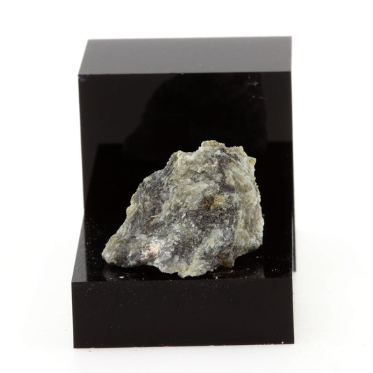 Ferro-actinolite. 26.9 carats. Montauban, Québec, Canada