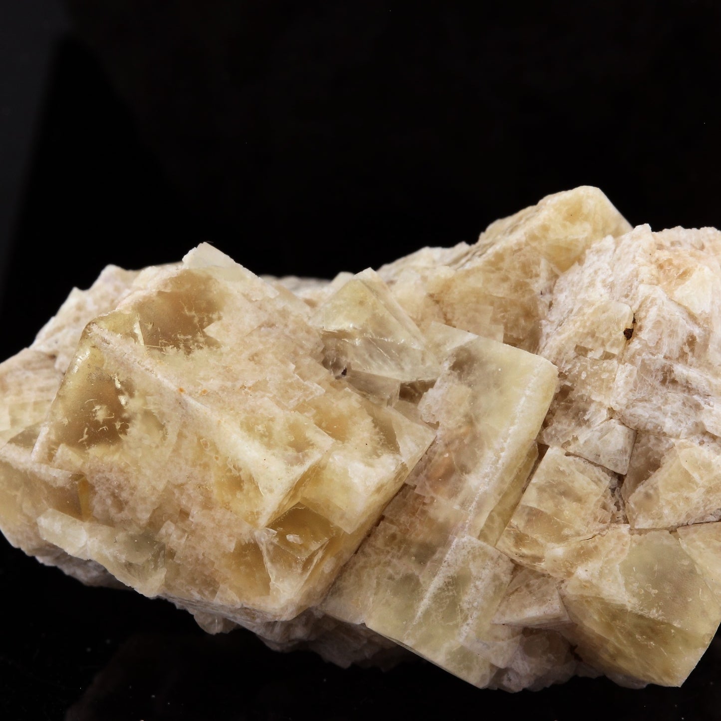 Fluorite. 257.8 carats. Le Piboule, Lozère, Occitanie, France