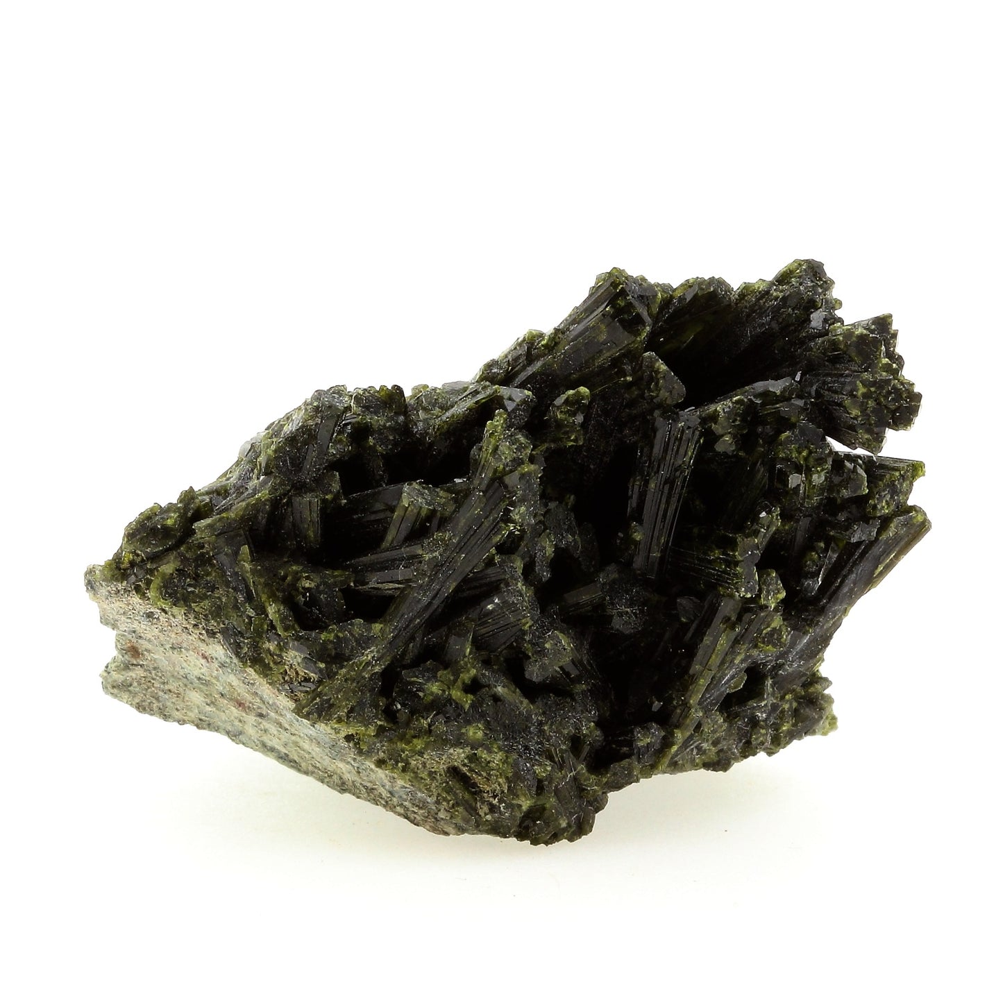 Epidote. 324.4 carats. Cornillon, Bourg d'Oisans, Isère, France