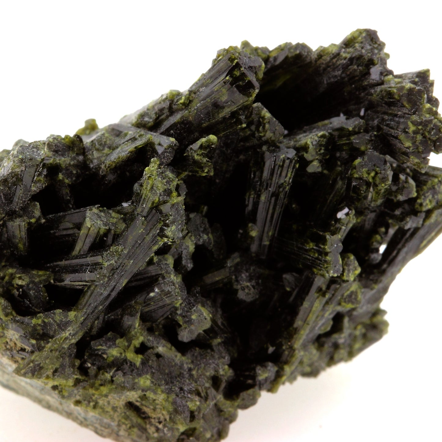 Epidote. 324.4 carats. Cornillon, Bourg d'Oisans, Isère, France