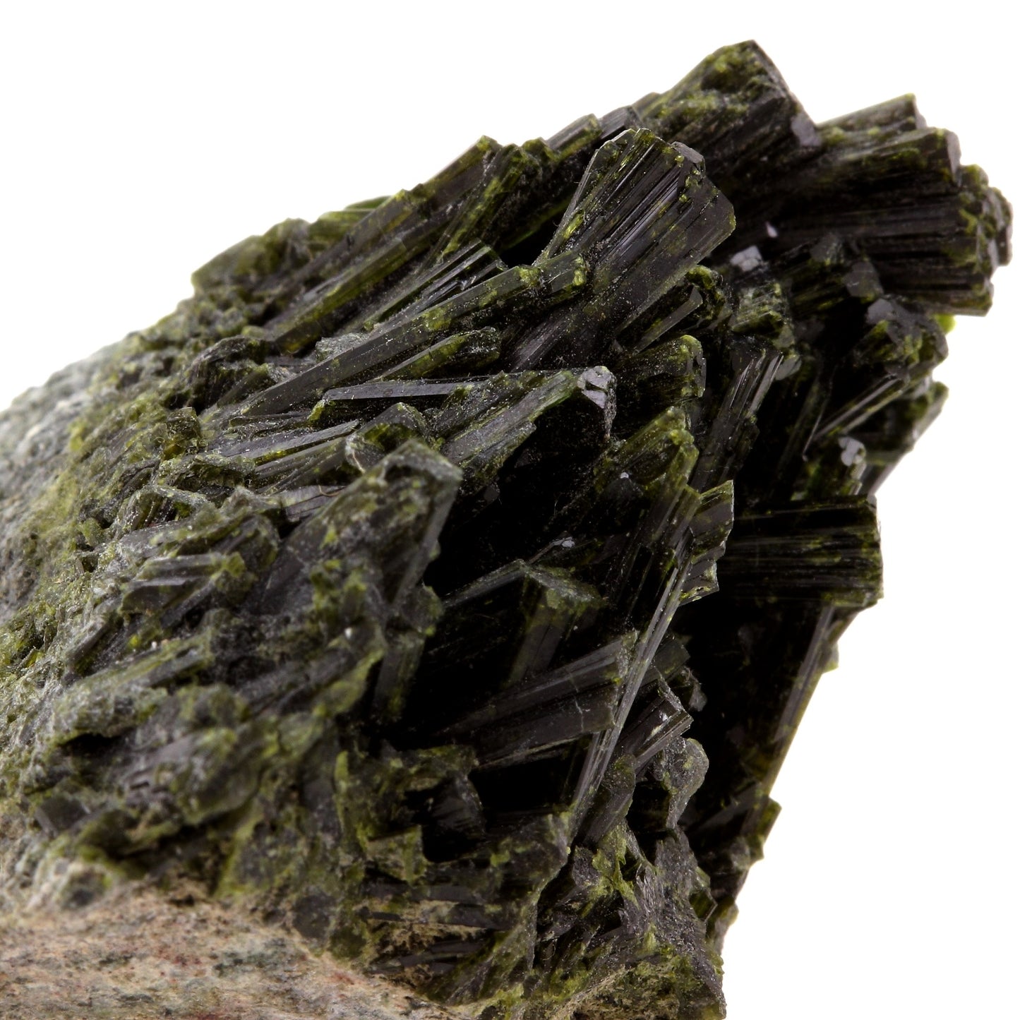 Epidote. 324.4 carats. Cornillon, Bourg d'Oisans, Isère, France